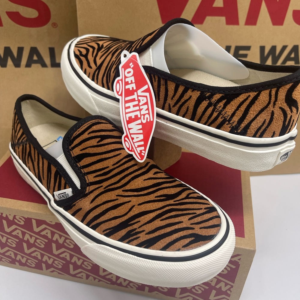 Vans Women's Slip-On Sf (Animal Stripes) Black /Marshmallow Sneakers
VN0A5HYQ9ZY - Picture 9 of 16